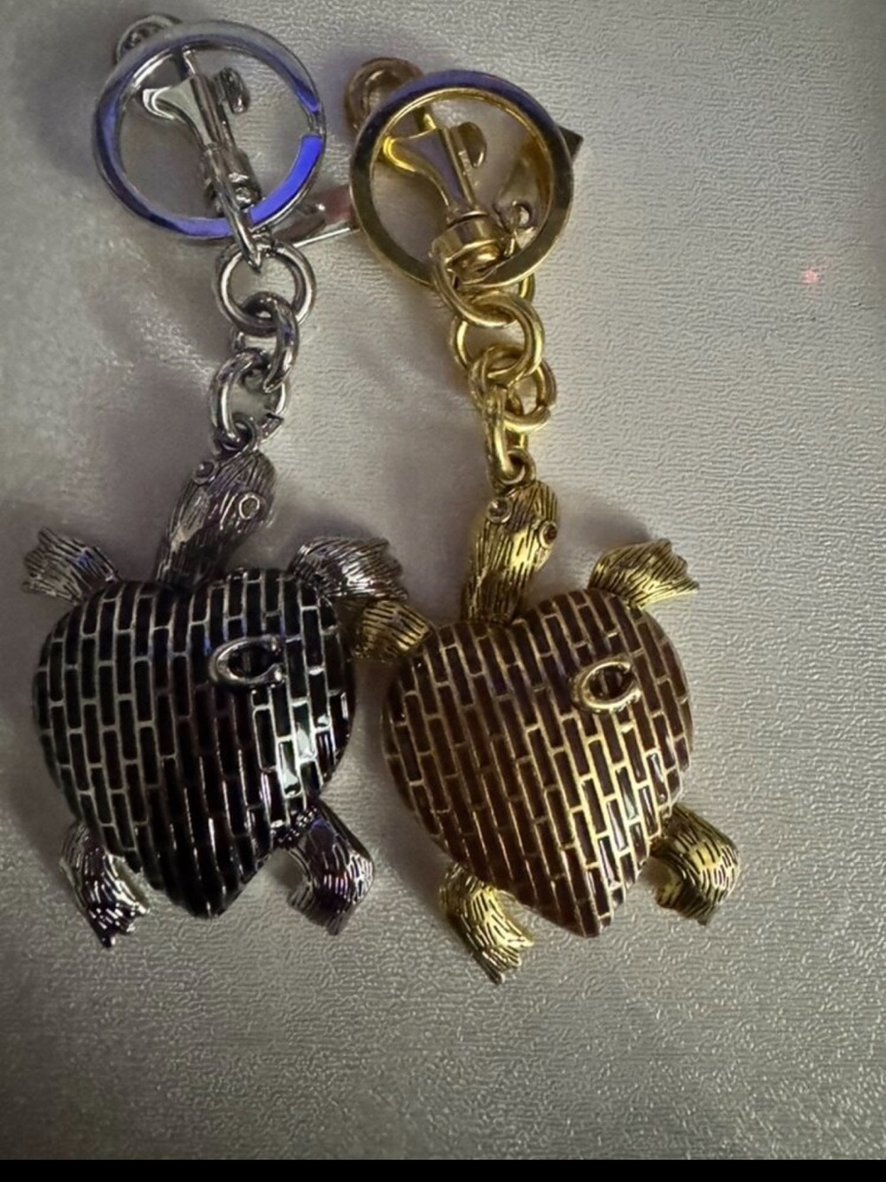 Turtle Heart Bag Charm Keychain - antique gold or silver - Picture 4 of 5